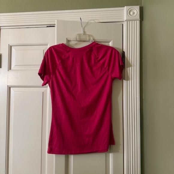 Pink Exercise Top, Size Medium, Excellent Condition!!! - Picture 2 of 2